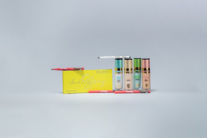 Palette d'ombres à paupière 10 Nuances de GREY - 15 gr - Ingrid Cosmetics